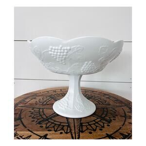 Indiana Colony Harvest Milk Glass Centerpiece Bowl Grapes Leaves Vintage